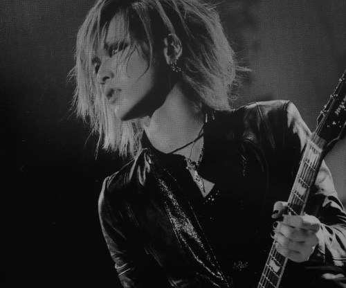 Uruha -  22 88468de615673a74b6a6ab25c3d3a498