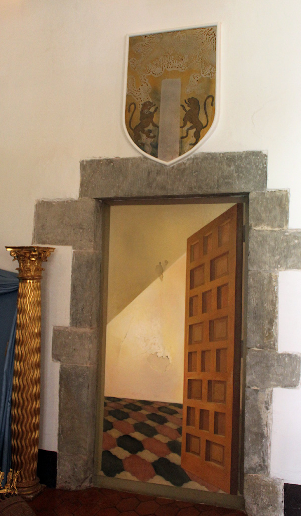 Сальвадор дали дверь. Гостеприимные двери. Входная дверь. Гостеприимные двери. Креативная входная дверь.