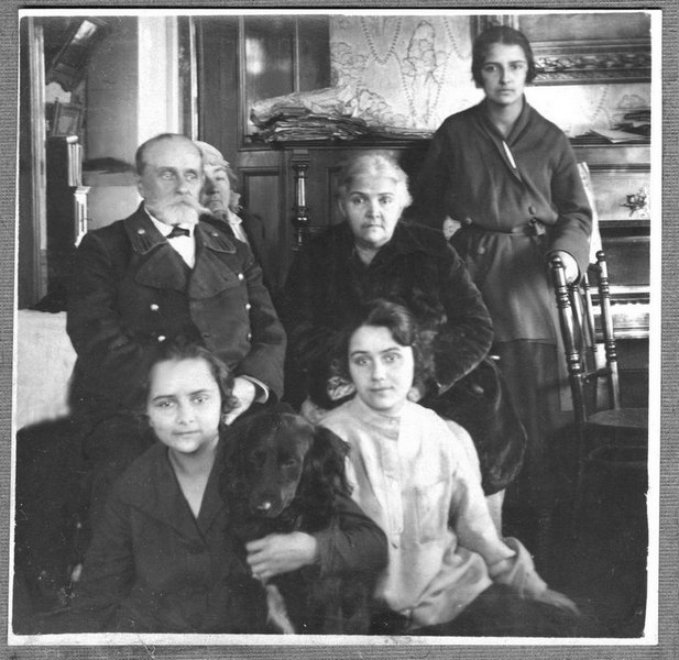 1920-1930 Семья Пузановых005 коррекция.jpg