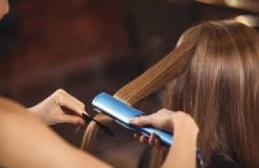 Что такое кератиновое выпрямление волос?