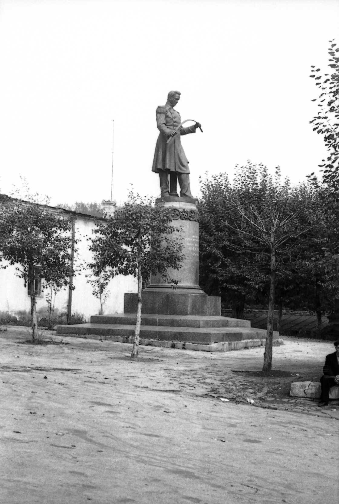 Памятник Павлу Петровичу 1955.jpg