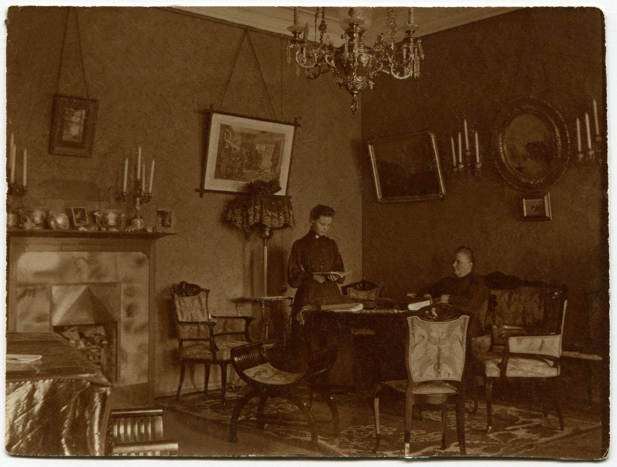 Квартира Вайтенсов на Вознесенском пр.Юля и Кл. Пр. 1902 - копия.jpg