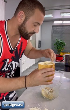 Алексей Адеев - ловите рецепт очень необычного ( тюремного торта)