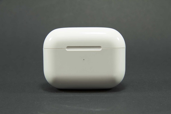 Сенсорное и голосовое управление AirPods