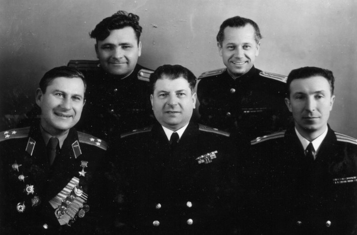 С офицерами 1960 г..jpg