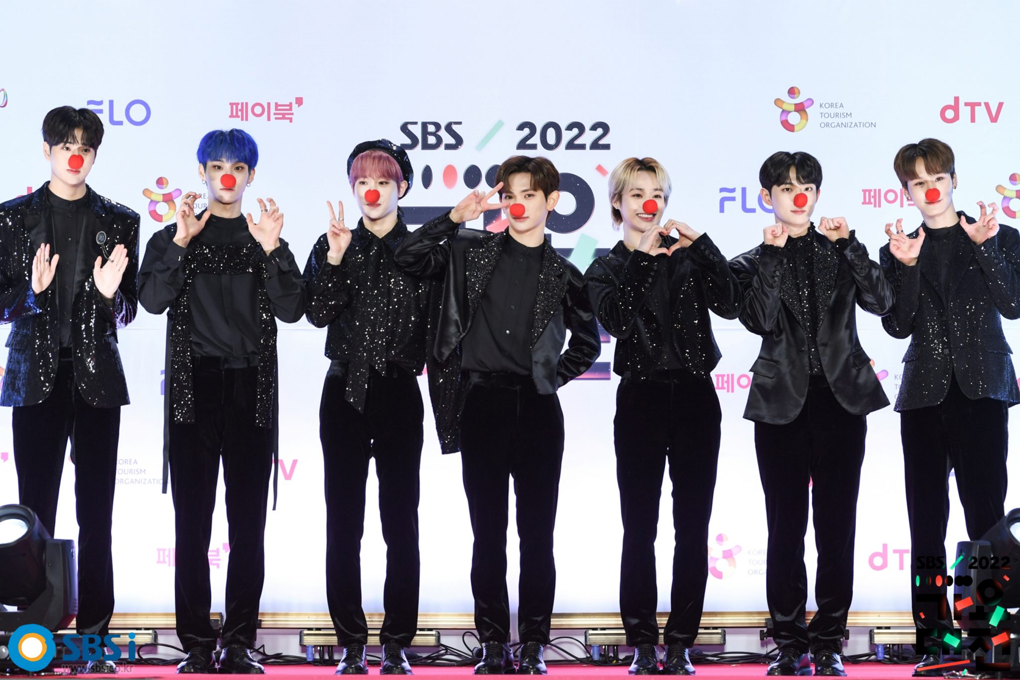 Образы звёзд на красной дорожке SBS Gayo Daejeon 2022