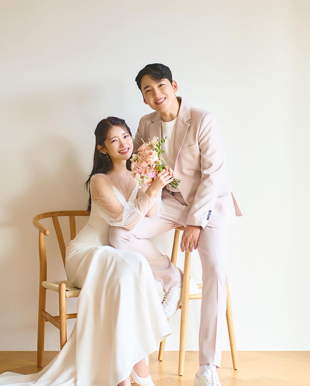 Свадебные фотографии певицы Юкики и Минхёка из MAP6