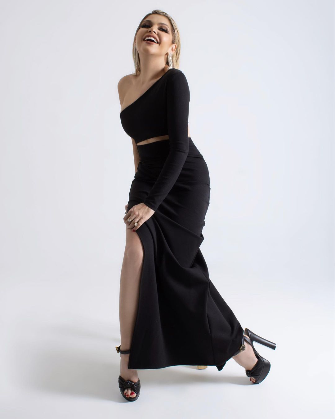https://s1.hostingkartinok.com/uploads/images/2023/03/0986a9f2534b2aa0440bac95b57b226a.jpg