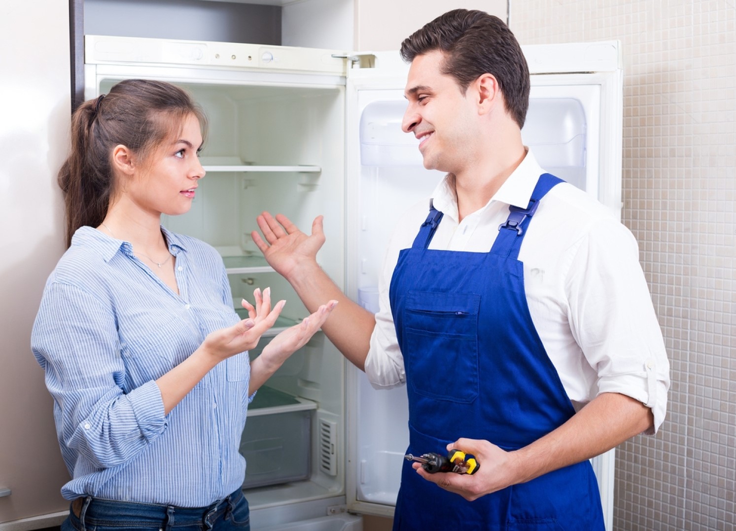 Холодильник сам разморозился? Почему и что делать