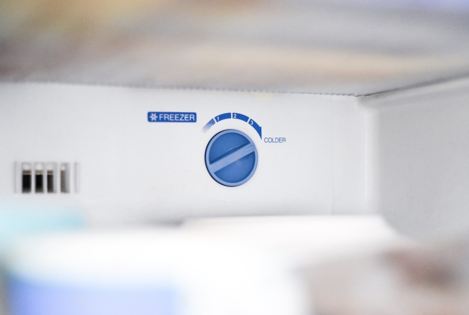 Поломка термостата холодильника