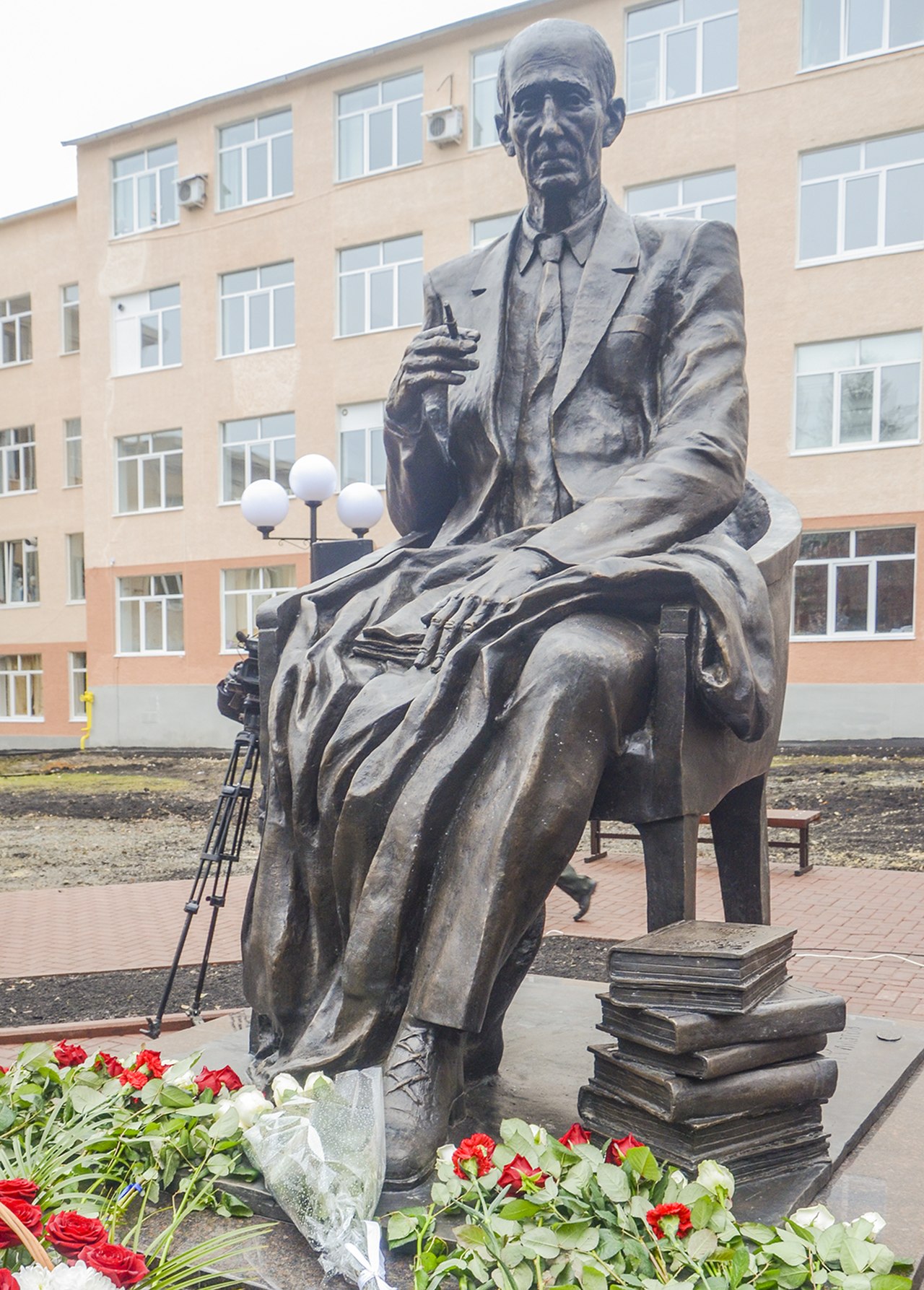 Памятник Бахтину в Саранске