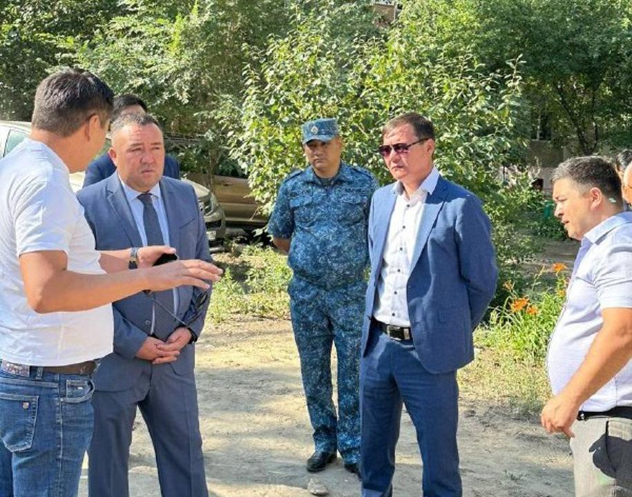 Қала әкімі құрылыс жұмыстары жүріп жатқан аула аумақтарын тексерді