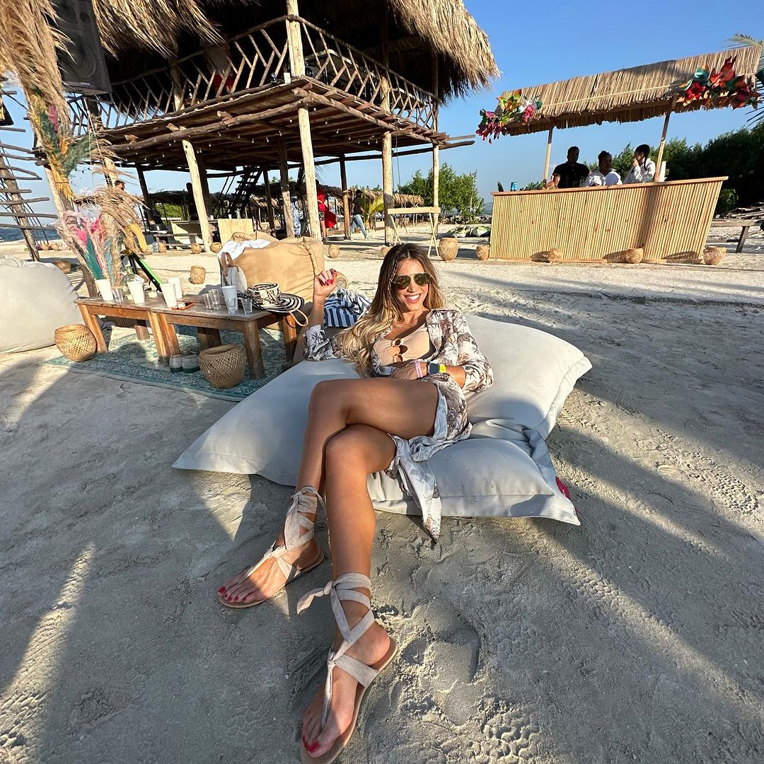 https://s1.hostingkartinok.com/uploads/images/2023/10/01a095c80e828fc6711c31e0b9a1d878.jpg