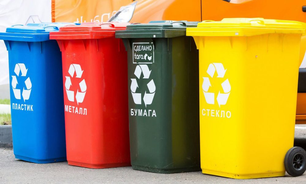 Пластиковые контейнеры для сбора мусора