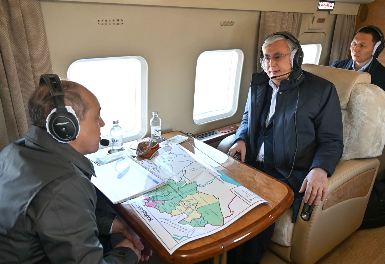 Президент Батыс Қазақстан облысының су басқан аумақтарын тікұшақпен аралады