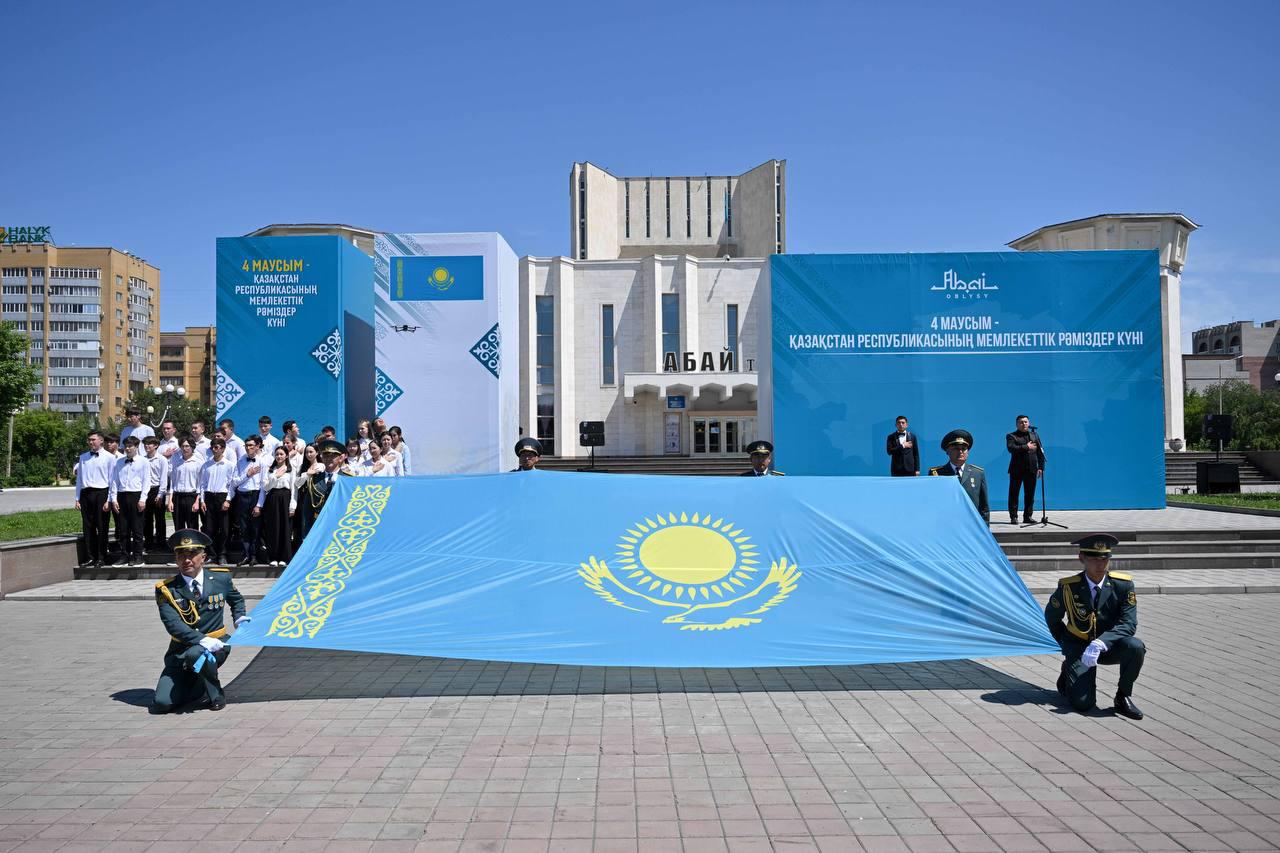 Семейде Мемлекеттік рәміздер күніне орай Ту көтеру рәсімі өтті