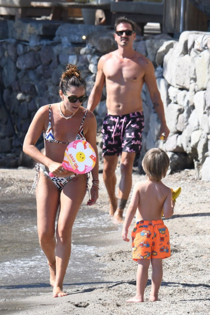 https://s1.hostingkartinok.com/uploads/images/2025/07/82bd4f9f1f1f13dad7cb0477dda13910.jpg