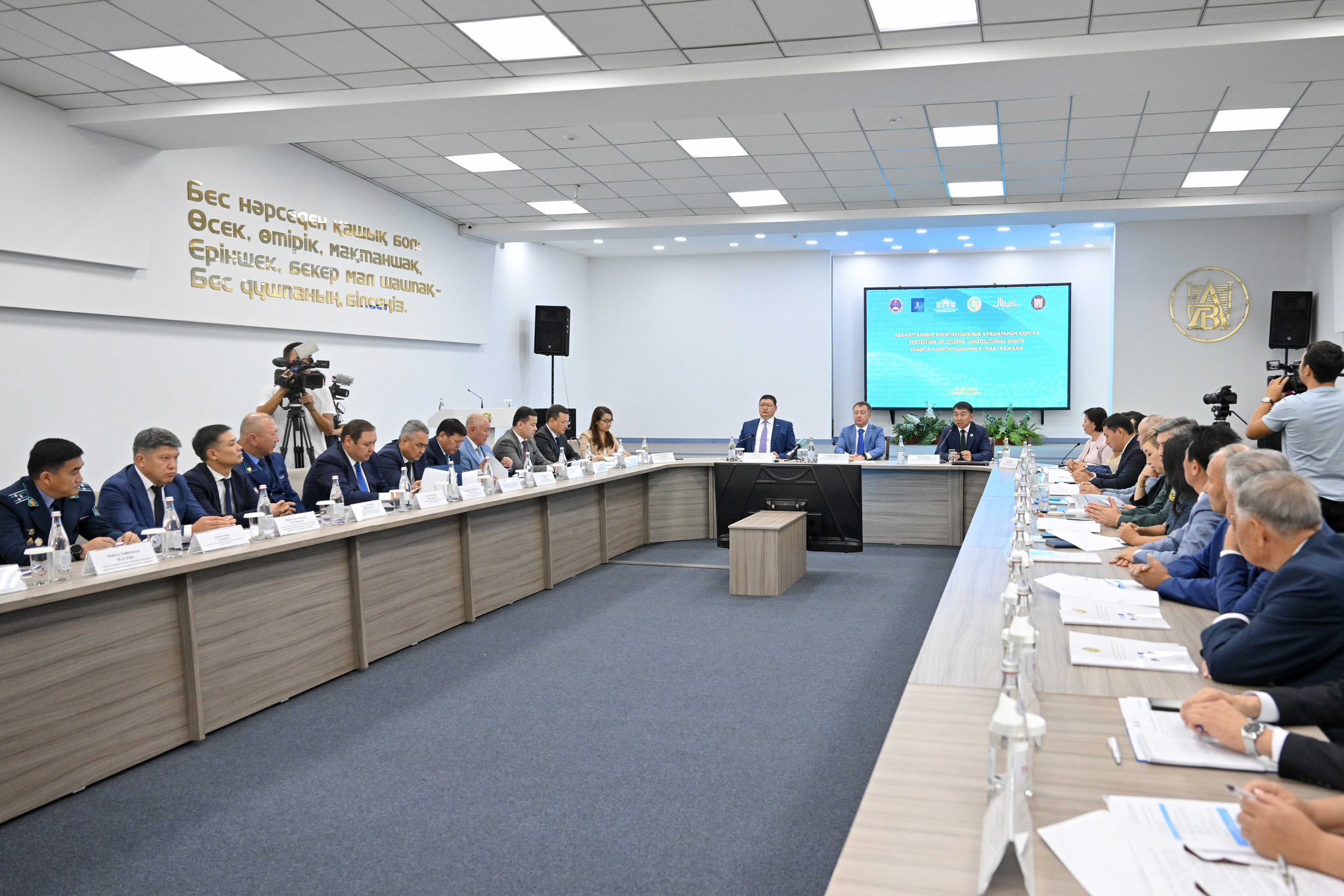 Семейде «Азаматтардың конституциялық құқықтарын қорғау» тақырыбында халықаралық ғылыми тәжірибелік конференция өтті