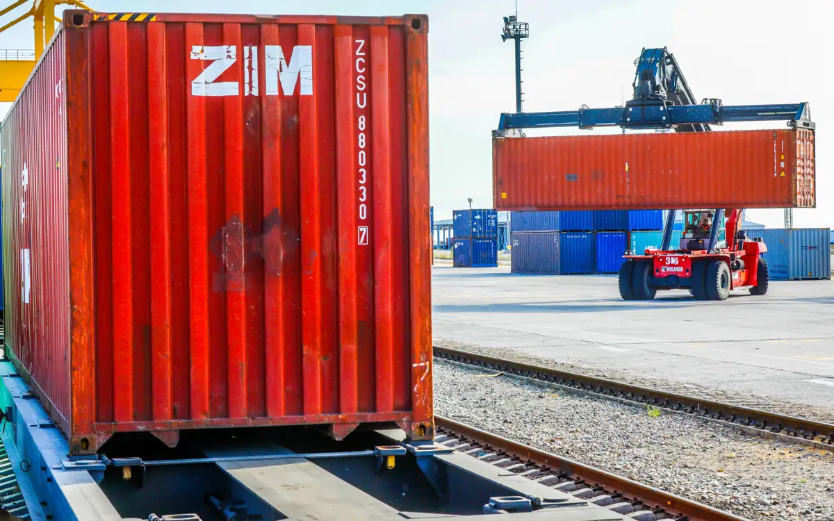 Үкімет контейнермен жүк тасымалдауға арналған арнайы бағдарлама қабылдайды — Жолдау