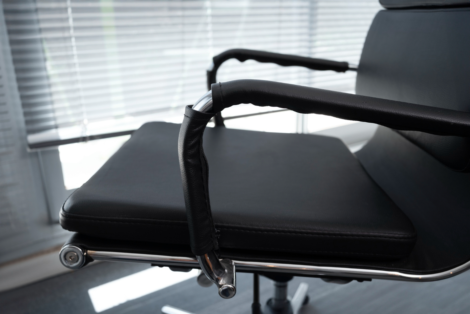 Офисное кресло для персонала