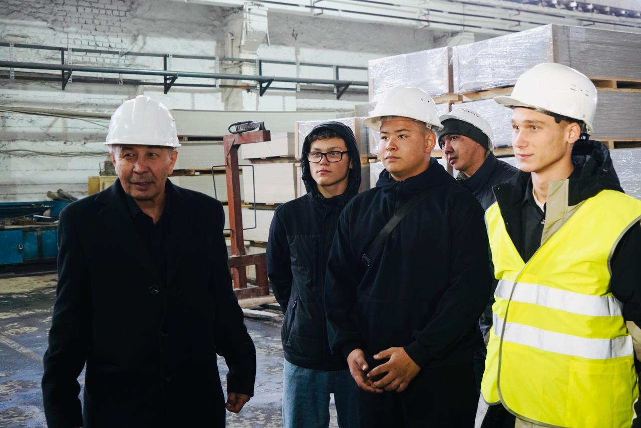 Өндіріс әлеміне қадам: Абай облысының жастарына кәсіптік бағыт берілді