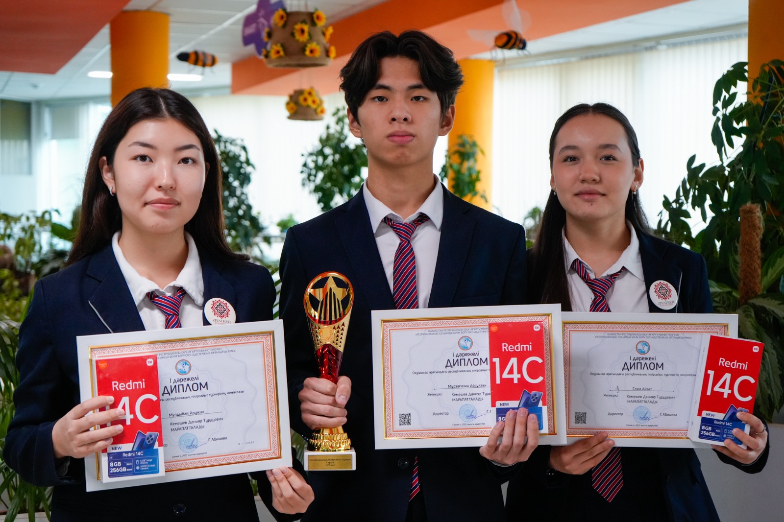 Семейлік NIS оқушылары республикалық пікірсайыс турнирінде жеңіске жетті