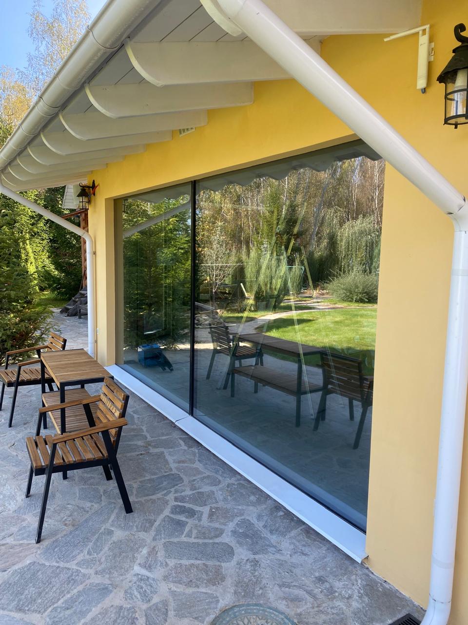 Пример безрамного остекления