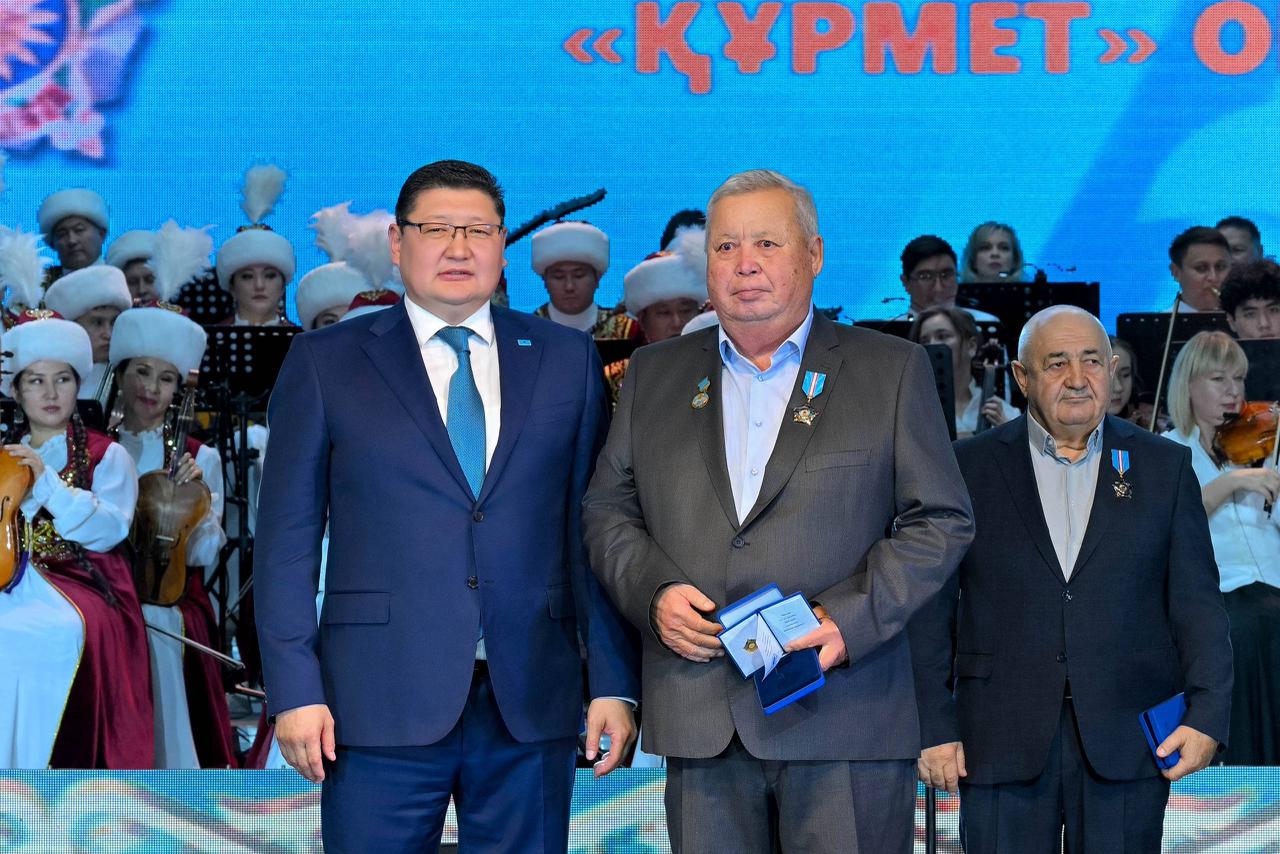 Өңірдің өркендеуіне еңбек сіңірген азаматтарға құрмет көрсетілді