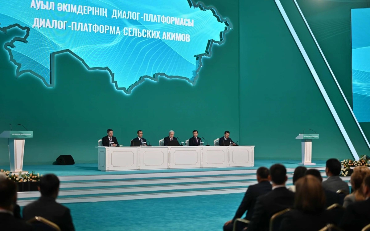 Президент ауыл әкімдіктері қызметкерлеріне жағдай жасаудың маңызын атап өтті