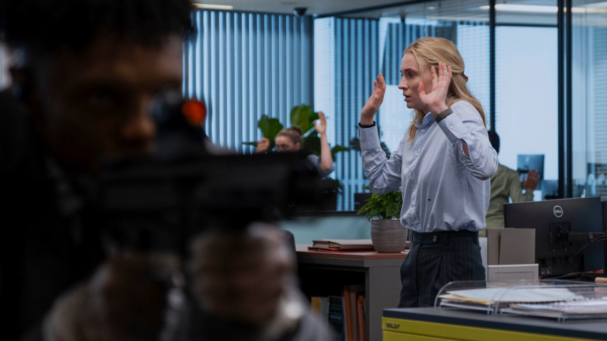 «Ограбление»: дикий триллер, где вы будете болеть за Софи Тёрнер - Такое кино