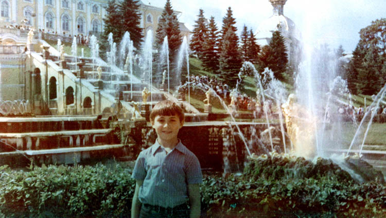 В Петергофе у фонтана 